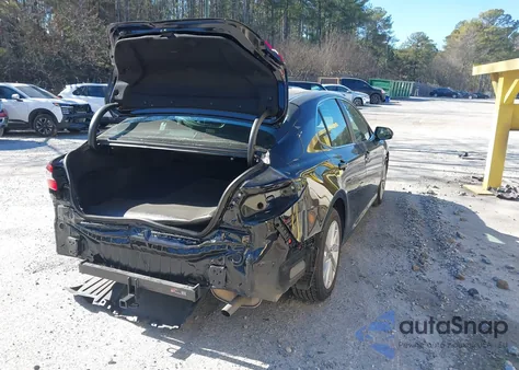 2022 Toyota Camry Le z USA, uszkodzony, nr VIN 4T1C11AK9NU062606